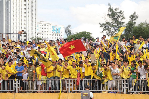 Sự cổ vũ của cổ động vi&ecirc;n Nghệ An.